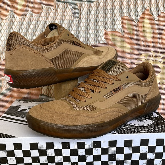 Vans Shoes - Vans WMNS Ave
Tobacco/Gum
VN0A5JIBLV9 
Sneakers